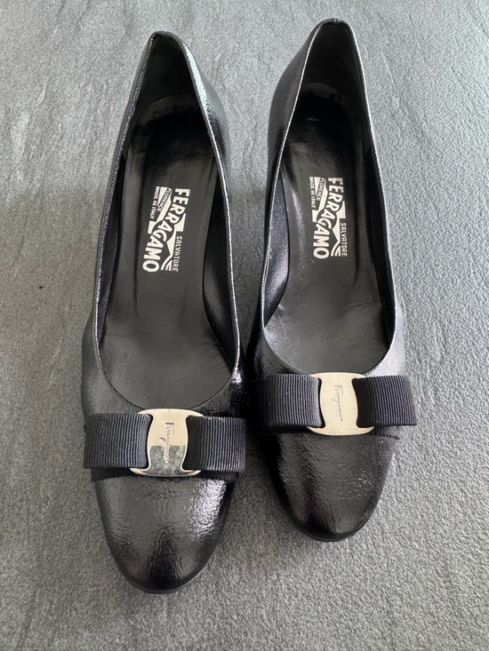 Salvatore Ferragamo Black Patent Leather Vara Bow Kitten Heels Size 10